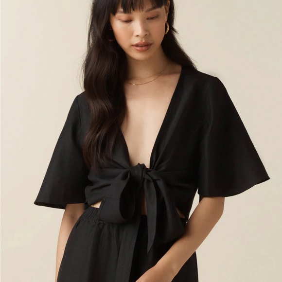 VETTA Flutter Sleeve Wrap Top - Picture 4 of 11